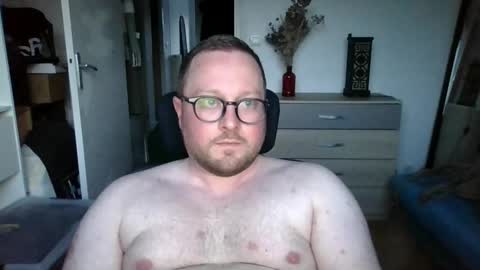 jeuneloup92 online show from April 17, 7:06 pm