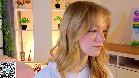 Gwen online show from March 26, 8:14 pm