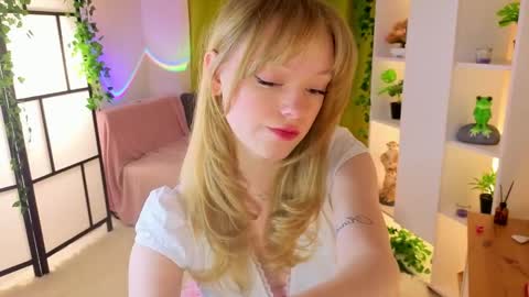 Gwen online show from April 10, 8:13 pm