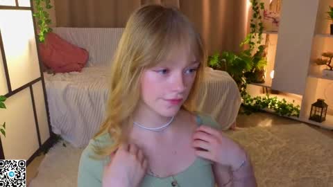 Snapshot of jewellhogan chatting on June 6, 8:24 pm Gwen online show from June 6, 8:24 pm