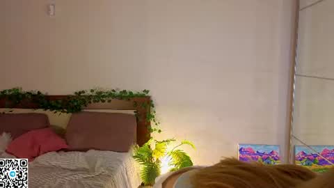Snapshot of jewellhogan chatting on June 11, 12:43 am Gwen online show from June 11, 12:43 am
