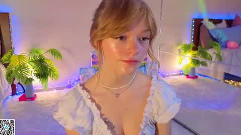 Snapshot of jewellhogan chatting on June 20, 8:11 pm Gwen online show from June 20, 8:11 pm
