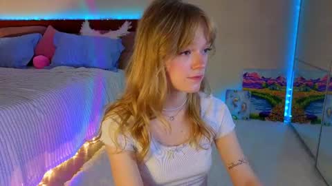 Snapshot of jewellhogan chatting on June 24, 8:19 pm Gwen online show from June 24, 8:19 pm