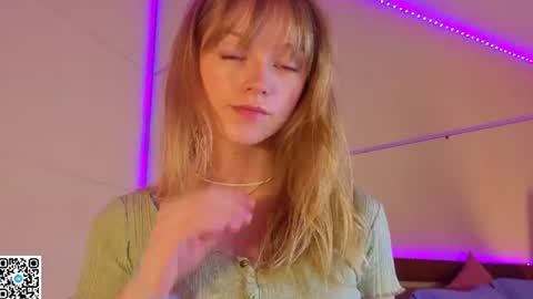 Snapshot of jewellhogan chatting on July 4, 9:10 pm Gwen online show from July 4, 9:10 pm