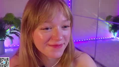 Snapshot of jewellhogan chatting on July 5, 4:19 am Gwen online show from July 5, 4:19 am