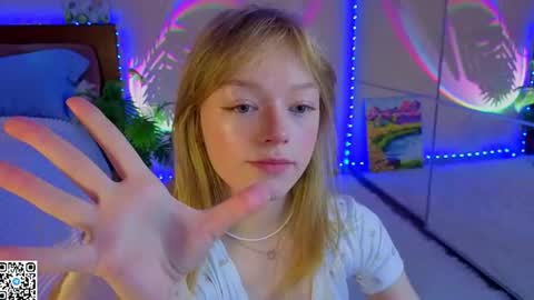 Snapshot of jewellhogan chatting on July 7, 8:02 pm Gwen online show from July 7, 8:02 pm