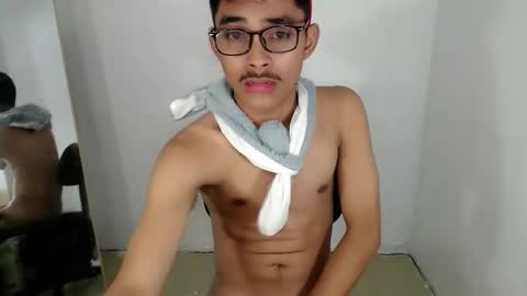 Snapshot of jhnxxnaughty_ chatting on December 18, 4:02 pm Johnny online show from December 18, 4:02 pm