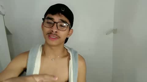 Snapshot of jhnxxnaughty_ chatting on February 11, 5:45 am Johnny online show from February 11, 5:45 am
