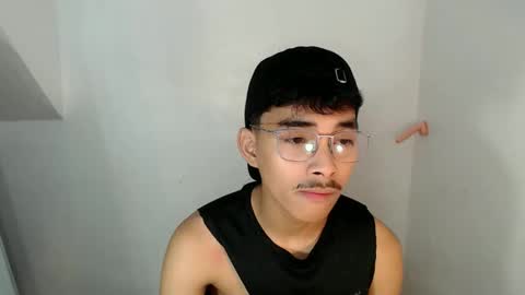 Snapshot of jhnxxnaughty_ chatting on May 3, 5:13 am Johnny online show from May 3, 5:13 am