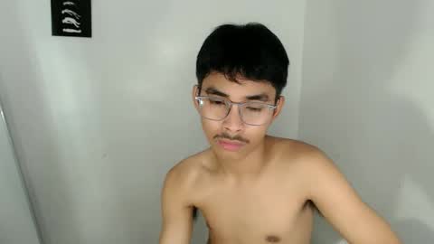 Snapshot of jhnxxnaughty_ chatting on May 27, 2:19 am Johnny online show from May 27, 2:19 am