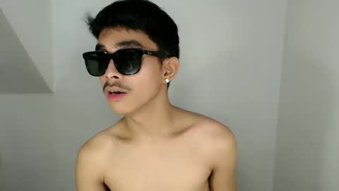 Snapshot of jhnxxnaughty_ chatting on May 29, 5:00 pm Johnny online show from May 29, 5:00 pm