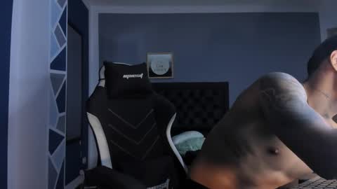 jhojan_steven online show from March 28, 5:29 am