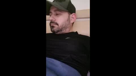 Snapshot of jhon883325 chatting on February 15, 4:14 pm jhon883325 online show from February 15, 4:14 pm