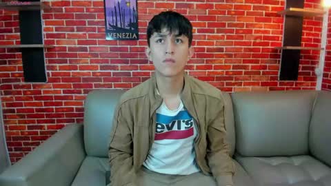 Snapshot of jhon_kleinn chatting on May 18, 7:20 pm Jake y Troy online show from May 18, 7:20 pm