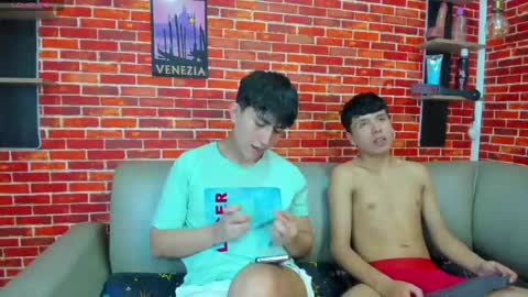 Snapshot of jhon_kleinn chatting on May 23, 8:46 pm Jake y Troy online show from May 23, 8:46 pm