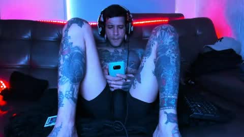 Snapshot of jhonny_ackerman chatting on June 4, 10:38 pm jhonny_ackerman online show from June 4, 10:38 pm