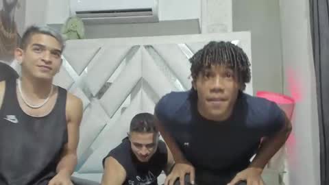 Snapshot of jhonny_flames7 chatting on December 12, 10:02 am jhonny online show from December 12, 10:02 am