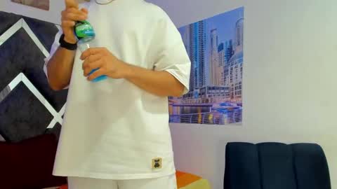 jhonny online show from February 24, 8:07 pm