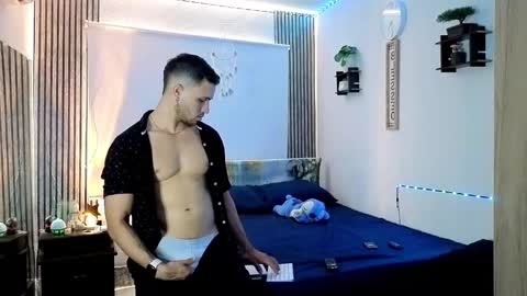 Snapshot of jhonny_flames7 chatting on March 25, 9:32 pm jhonny online show from March 25, 9:32 pm