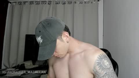 Snapshot of jhonny_macallan chatting on March 18, 10:57 pm Jhonaiker online show from March 18, 10:57 pm