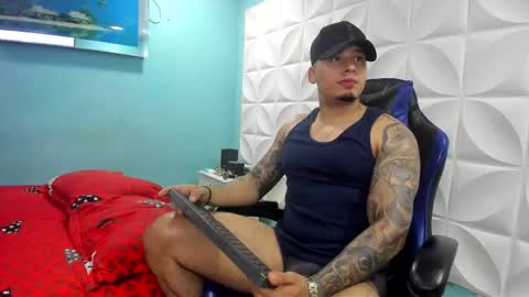 Snapshot of jhonsontatto chatting on October 2, 8:05 pm jhonsontatto online show from October 2, 8:05 pm
