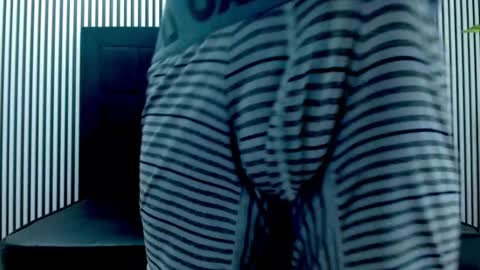 Snapshot of jhontorres018 chatting on February 18, 9:43 am jhontorres018 online show from February 18, 9:43 am