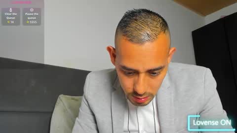 Snapshot of jhonyalzate chatting on February 7, 3:43 am Jhony Alzate online show from February 7, 3:43 am