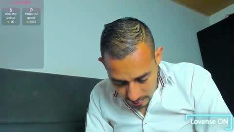 Snapshot of jhonyalzate chatting on February 19, 2:29 am Jhony Alzate online show from February 19, 2:29 am