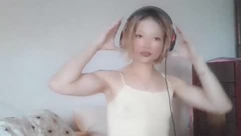 Snapshot of jhopeftw chatting on October 29, 11:56 am Anya online show from October 29, 11:56 am