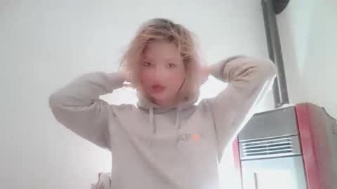 Snapshot of jhopeftw chatting on October 31, 4:57 am Anya online show from October 31, 4:57 am