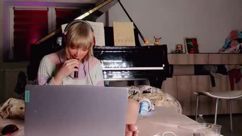 Anya online show from February 26, 7:35 pm