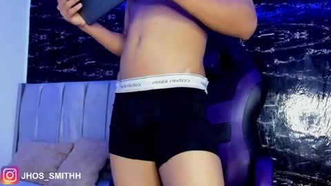 Snapshot of jhostin_10 chatting on October 3, 4:20 am Jhostin online show from October 3, 4:20 am
