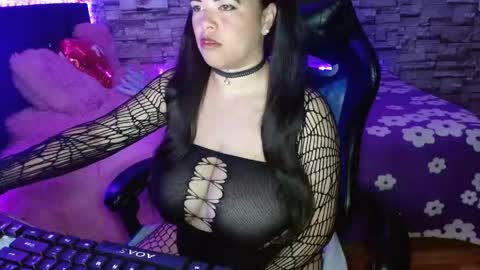 Snapshot of jhulia_hill chatting on May 19, 7:42 pm Jhulia online show from May 19, 7:42 pm