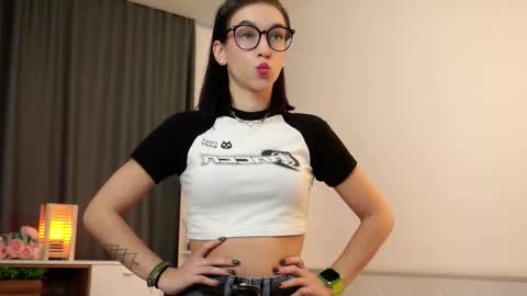 Snapshot of jibucholz chatting on November 15, 10:01 am Mari online show from November 15, 10:01 am