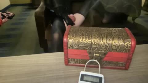 Snapshot of jillianfcktoy chatting on February 21, 4:35 am JillianFcktoy online show from February 21, 4:35 am