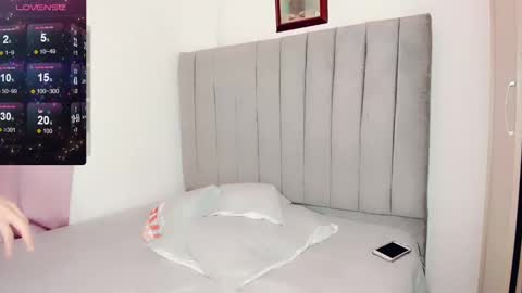 Snapshot of jimenna__ chatting on January 5, 4:27 pm jimenna online show from January 5, 4:27 pm