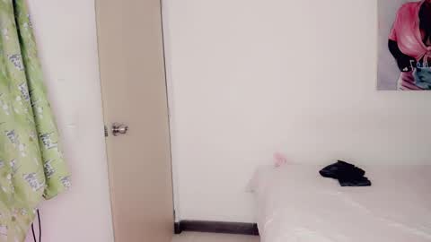 Snapshot of jimenna__ chatting on February 22, 11:35 am jimenna online show from February 22, 11:35 am