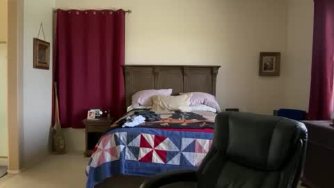 Dad of Three online show from November 17, 7:30 pm