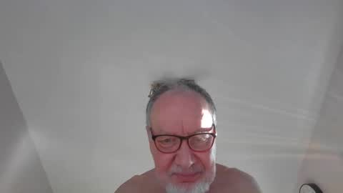 Snapshot of jimmybenido chatting on May 4, 4:58 pm Jim Redgewell online show from May 4, 4:58 pm