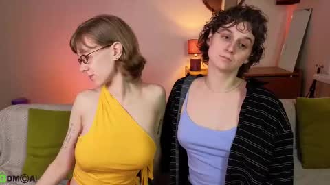 Snapshot of jitoon_exe chatting on September 26, 6:34 pm Hey Guys We are Julia ginger  Tina brunette online show from September 26, 6:34 pm