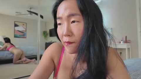 Jiwon online show from December 13, 10:37 pm