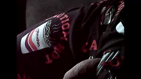 Snapshot of jj350ss chatting on December 12, 4:32 pm jj350ss online show from December 12, 4:32 pm