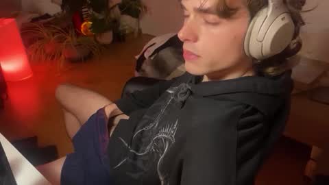 Kitty online show from November 30, 9:30 pm