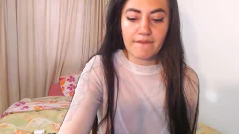 Snapshot of jjodie__ chatting on April 9, 12:10 pm luuuuuuuuuu online show from April 9, 12:10 pm