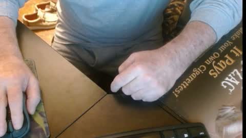 Snapshot of jksurf chatting on December 4, 12:58 pm me online show from December 4, 12:58 pm