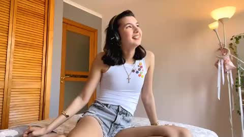 Snapshot of joanaphippin chatting on April 20, 7:22 am joanaphippin online show from April 20, 7:22 am