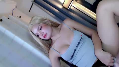 Snapshot of joanna_johnson chatting on May 21, 5:53 pm joanna_johnson online show from May 21, 5:53 pm