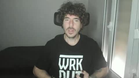 Snapshot of joaquin420_hot chatting on February 18, 9:49 am joaquin420_hot online show from February 18, 9:49 am