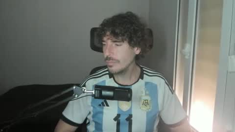 Snapshot of joaquin420_hot chatting on February 19, 10:33 am joaquin420_hot online show from February 19, 10:33 am