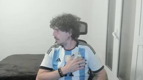 Snapshot of joaquin420_hot chatting on February 20, 5:37 am joaquin420_hot online show from February 20, 5:37 am